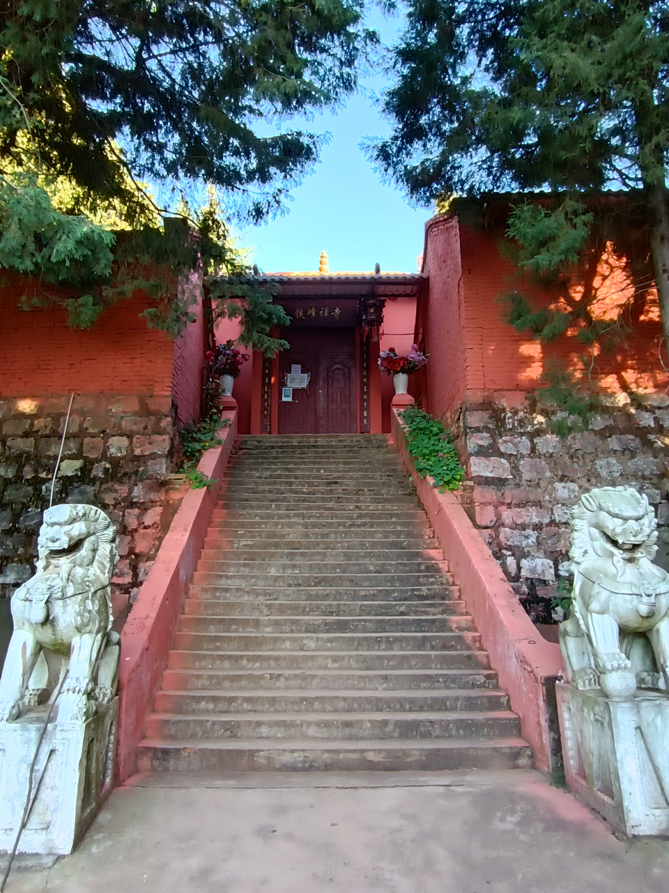 昆明一座800年的老寺院,铁峰寺(原铁峰庵)位于昆明龙脉——长虫山第一