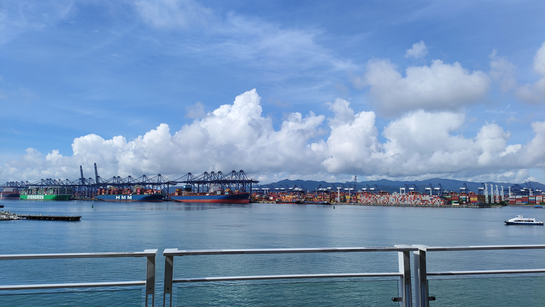 盐田港风景图图片