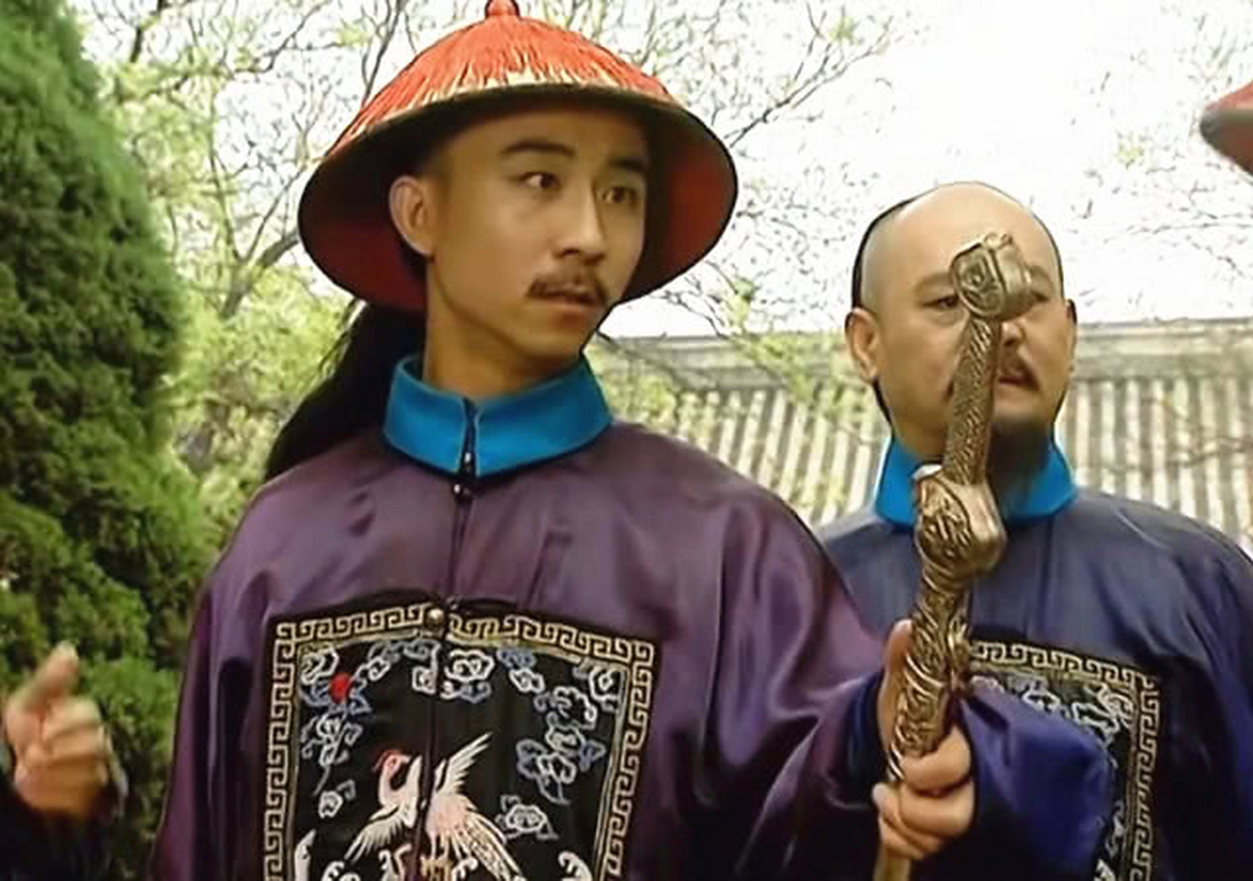 1735年,雍正帝驾崩,李卫知道自己的下场不会很好,于是哭晕在棺椁之前.