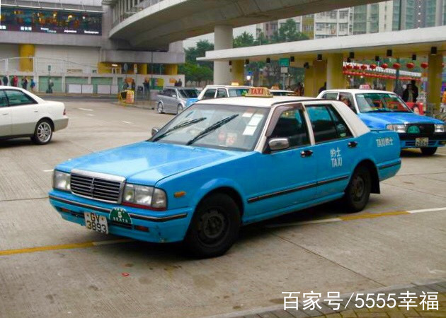 香港出租車上掛著一塊鐵皮,全球最貴720萬港幣,驚呆遊客