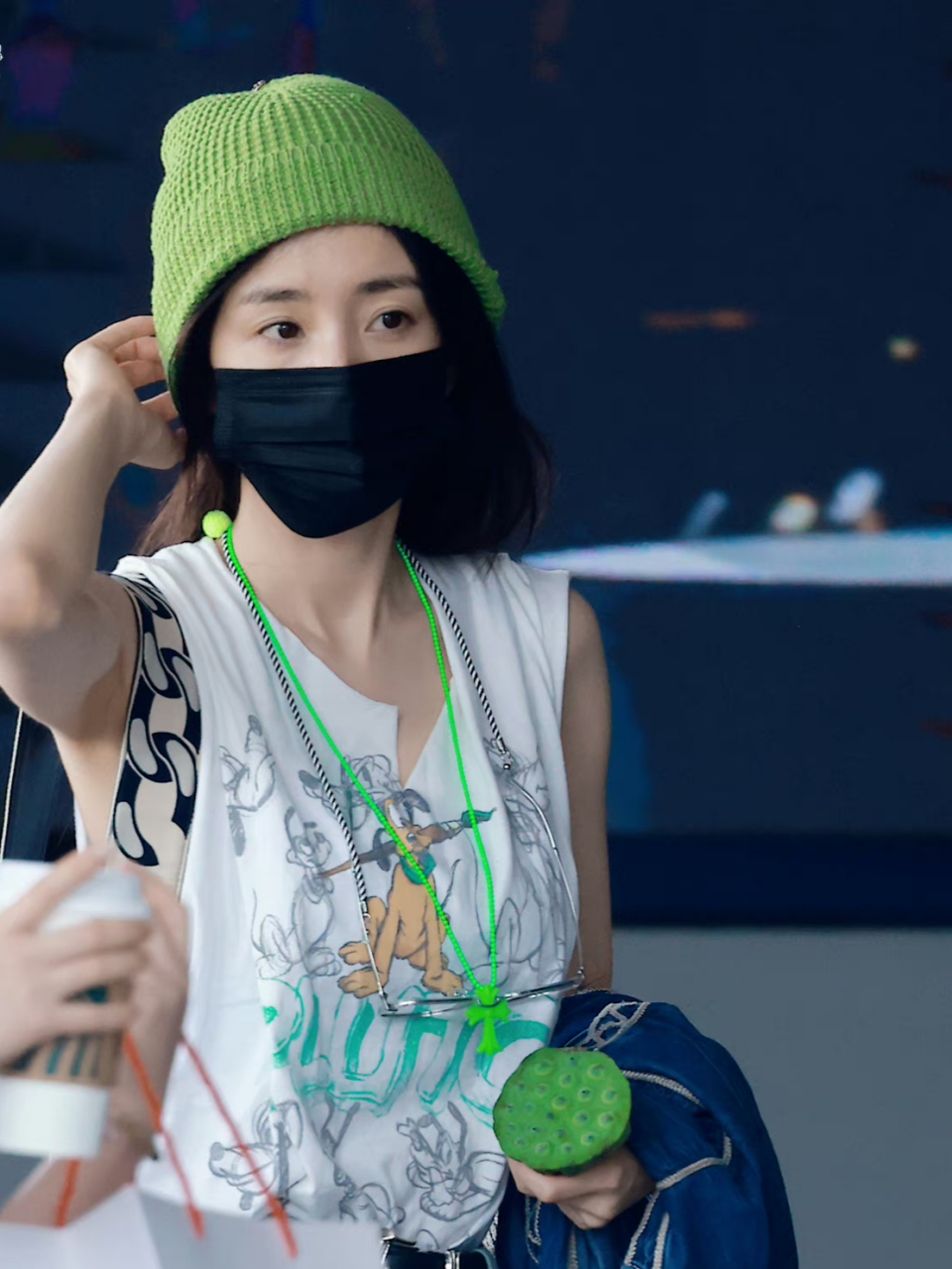 的杨幂生图也太美了吧,穿搭私服穿搭爱了93 #杨幂# #杨幂机场素颜