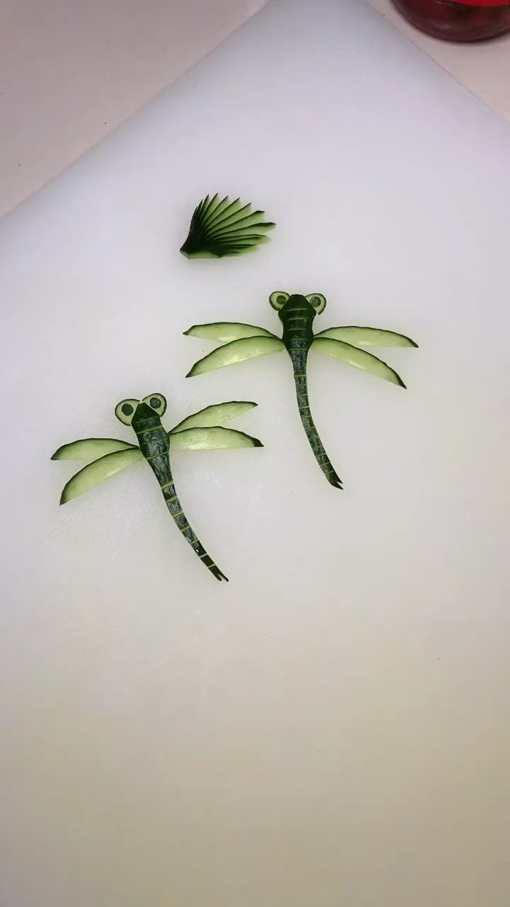 创意黄瓜小蜻蜓