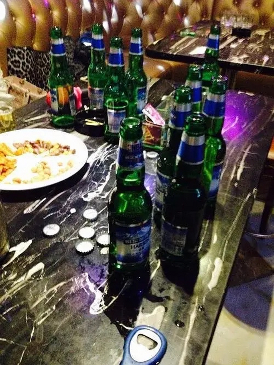 第一次在上海喝酒,被男同学抱着亲了一晚上!