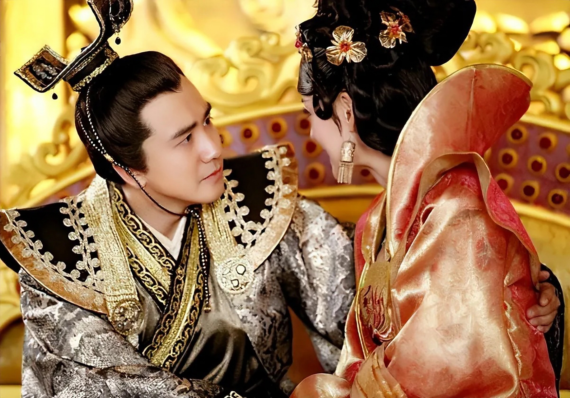 公元396年,35岁的晋孝武帝司马昌明醉酒后来到张贵人床前.