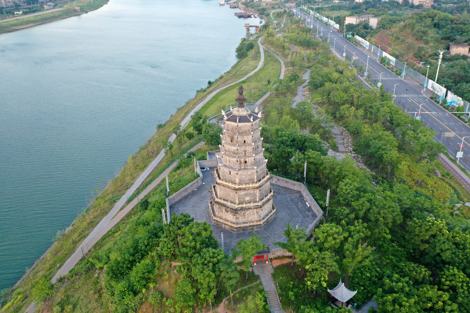 7月12日晨,航拍湖南衡阳来雁塔.