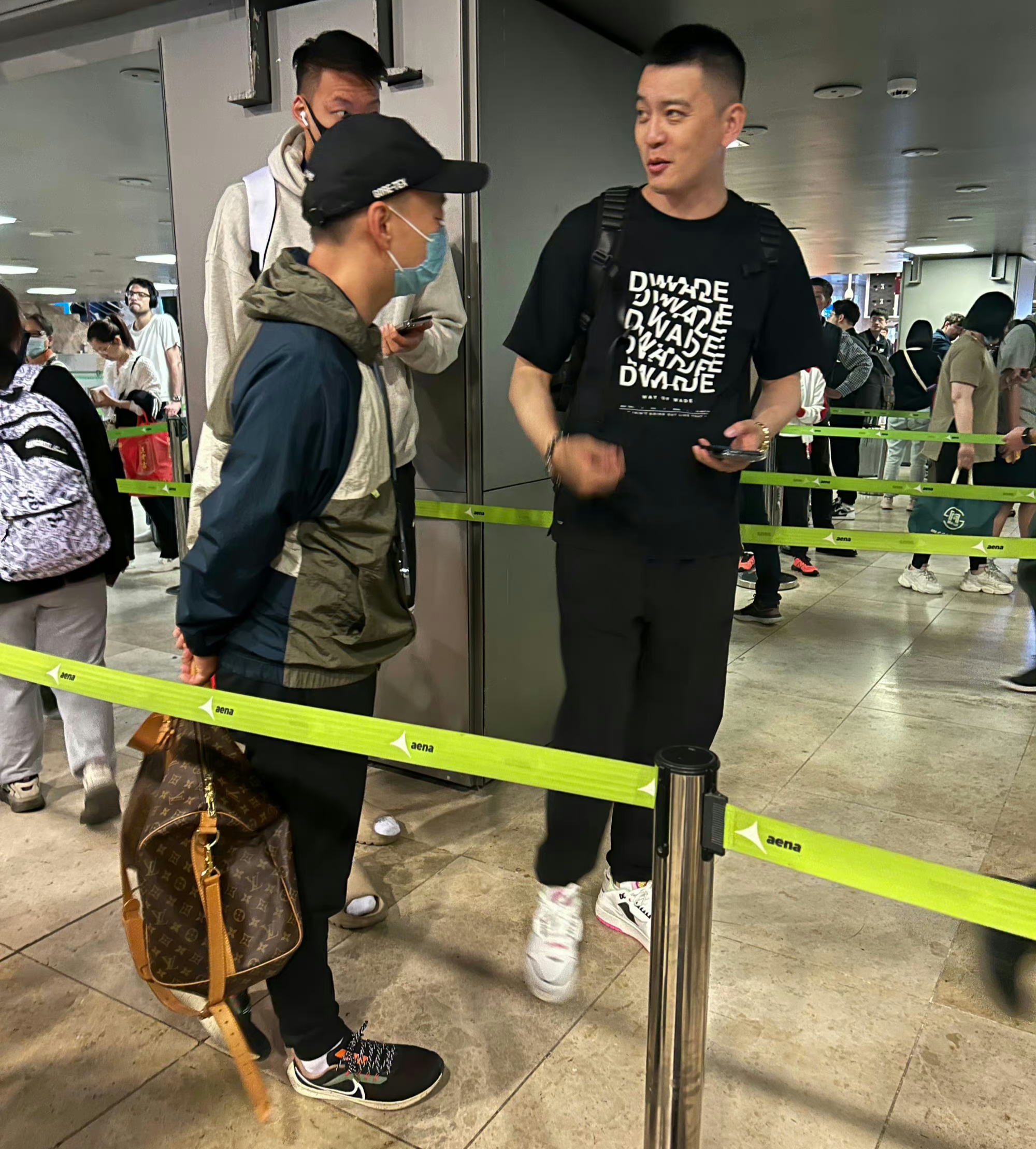 杨鸣在跟霍楠直播聊天时就已经透露自己想出国深造提升自己的执教