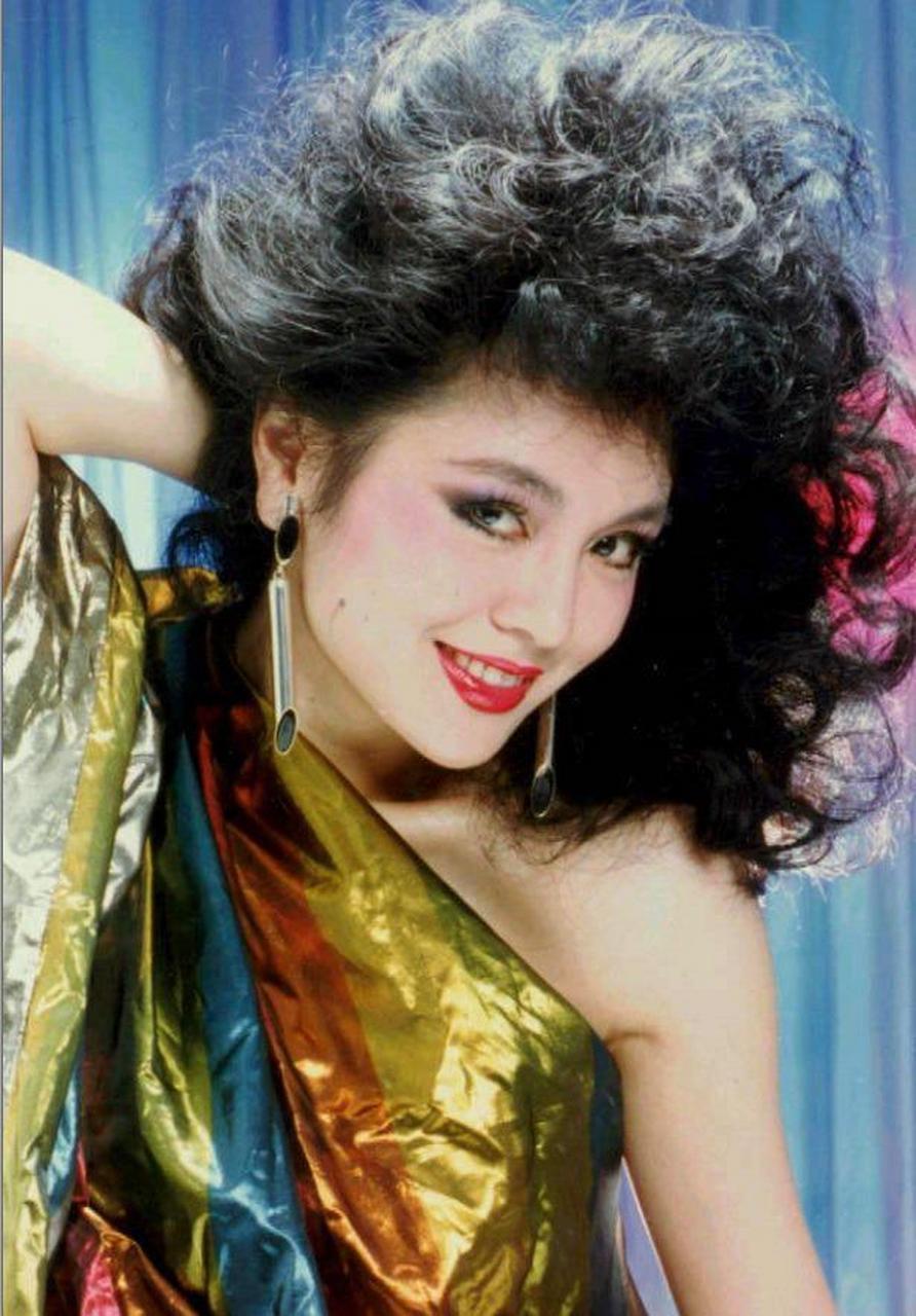 崔苔菁,1950年11月出生,一代性感女神,是70至80年代歌坛红极一时的