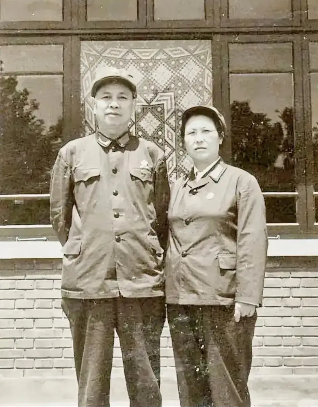 60年代邱会作和妻子胡敏的一张合影当时