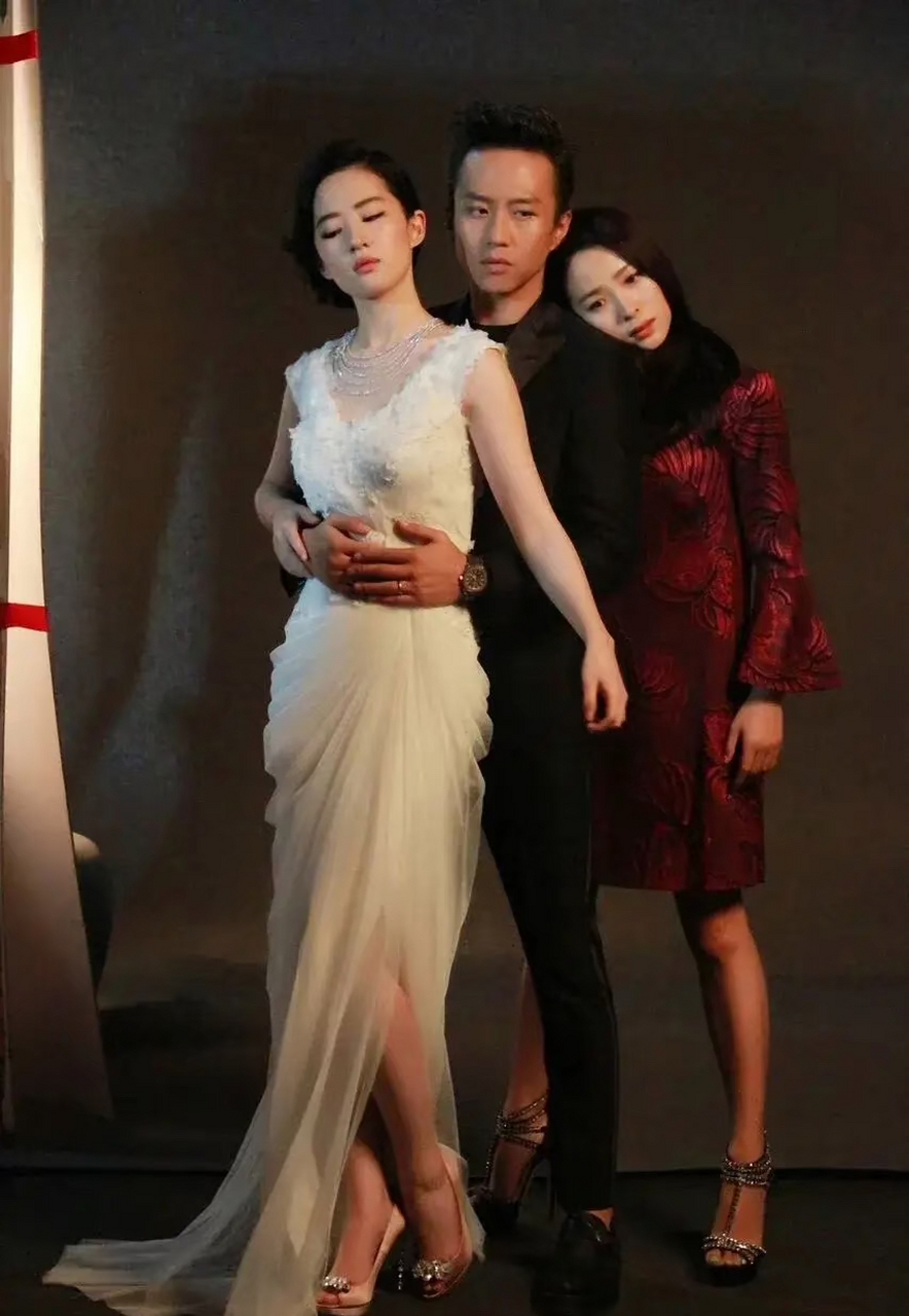 好像刘亦菲,江一燕还是大学同学.