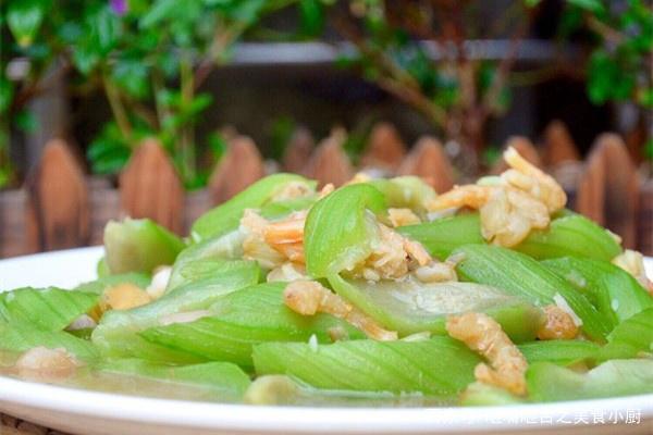 一道清新小菜丝瓜炒虾米,吃上一口就喜欢上的快手菜!