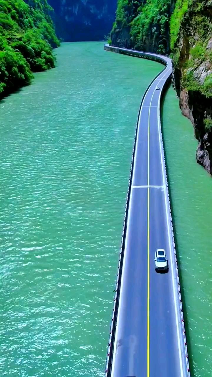 #破壳计划#这是一条超美的水上公路,也是金口河大峡谷景区,唯一不对老