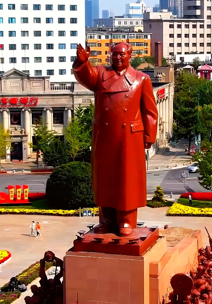 辽宁省沈阳市,原来叫中山广场,后改为红旗广场,之后又改了回来.