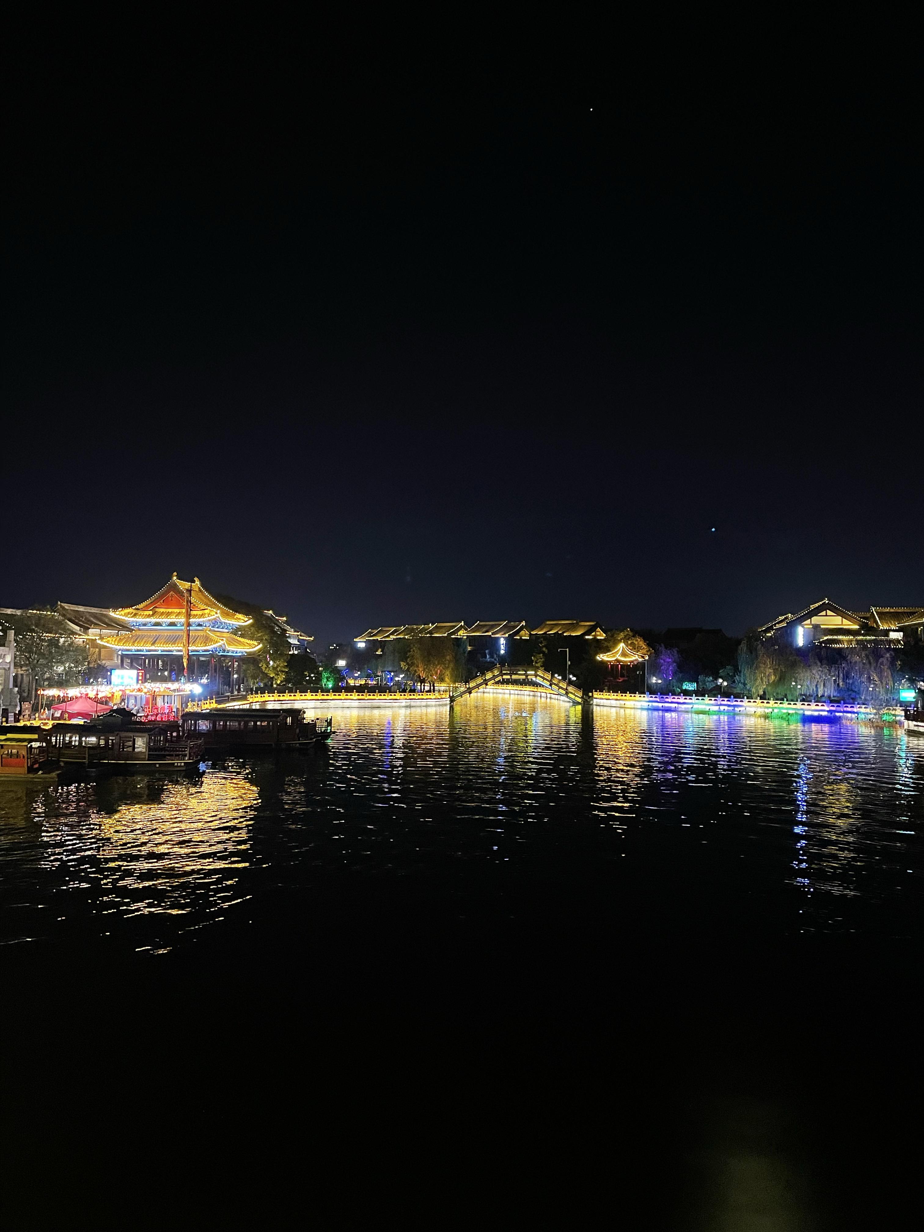 开封大宋御河的夜景,非常漂亮,你有去打过卡吗?