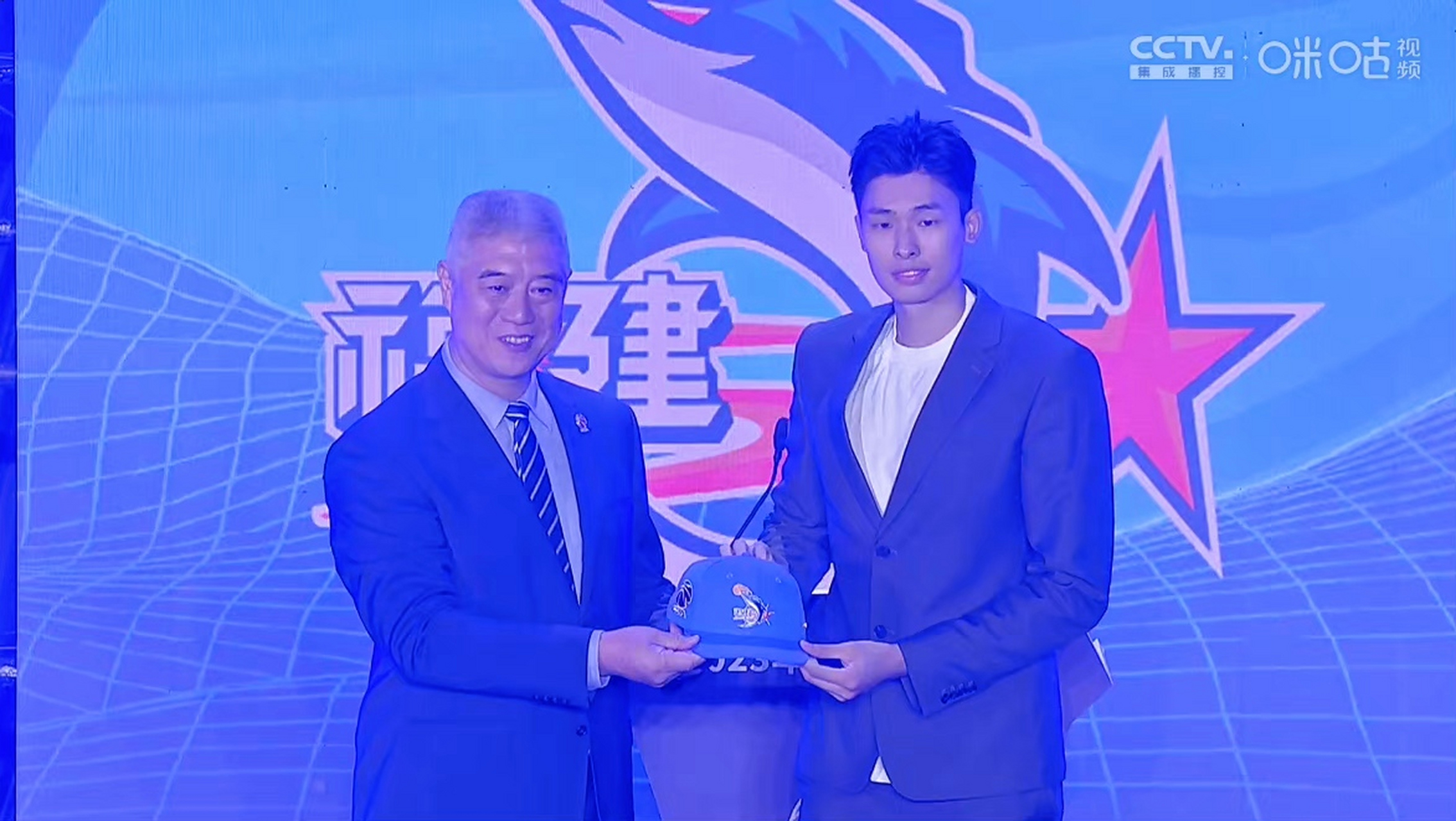 cba选秀# 无缘前三,邹阳被福建队以首轮第五顺位签下,会是下赛季的