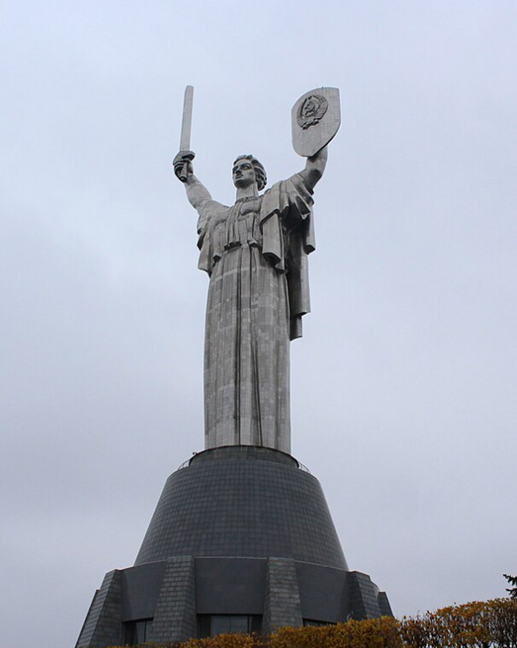 基辅独立广场雕塑图片
