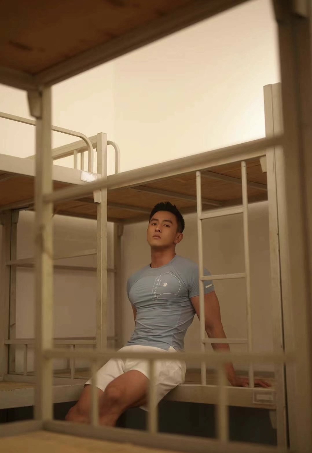 体育生学长 在宿舍等你