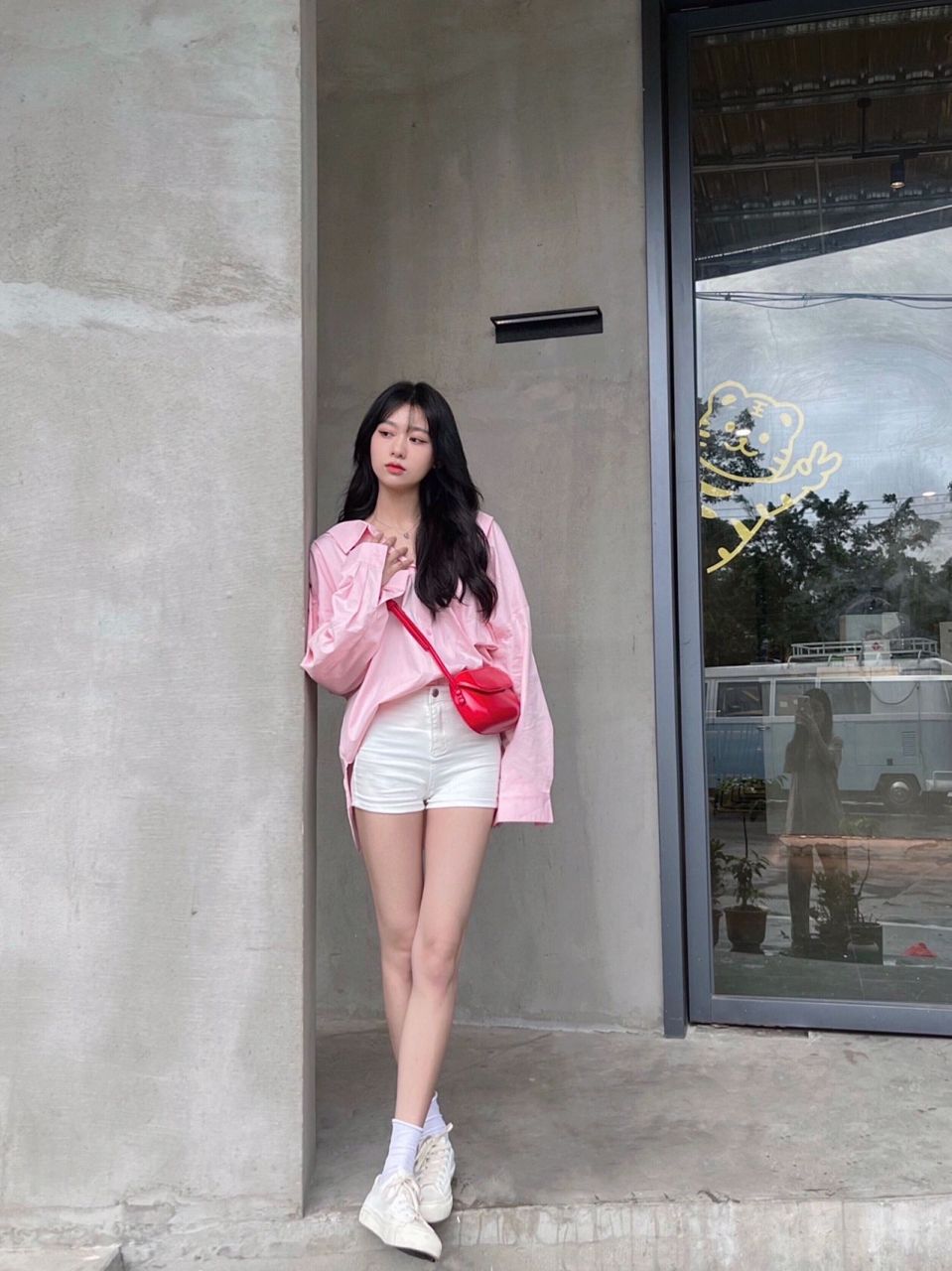 干净又元气的粉白休闲装