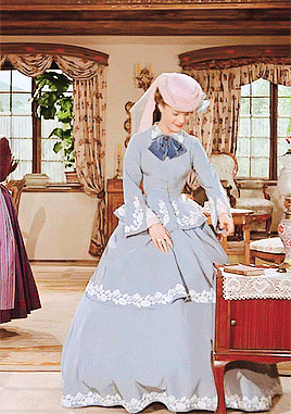 第二十六套:茜茜公主的灰色刺绣打猎套装