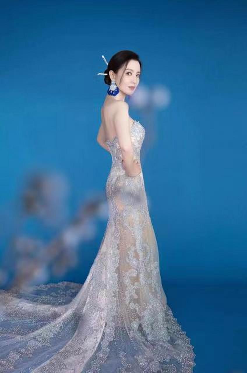 金星接下来还会继续对四字女星开炮,这次捂胸风波叫她的热度急剧上升