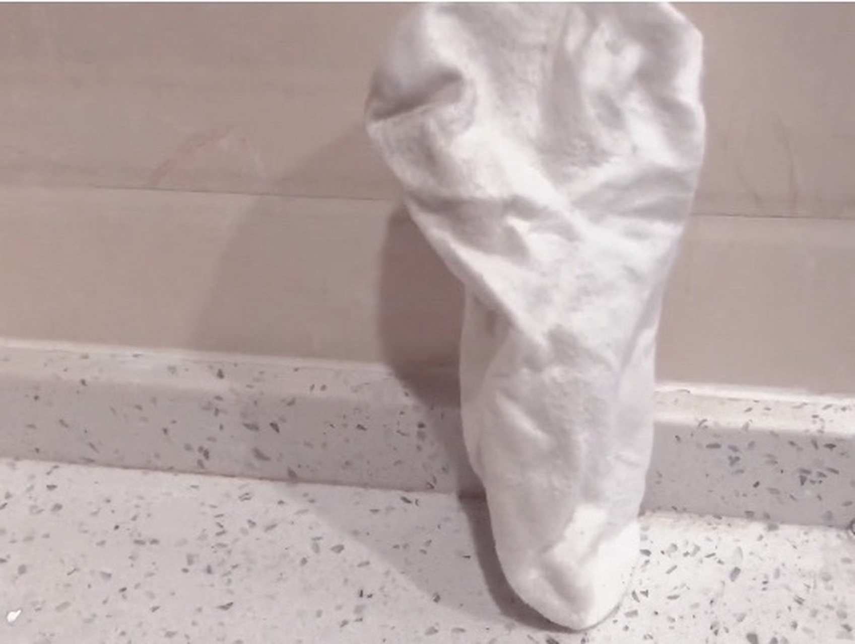 跑完步的袜子真的可以立起来[笑哭][笑哭]