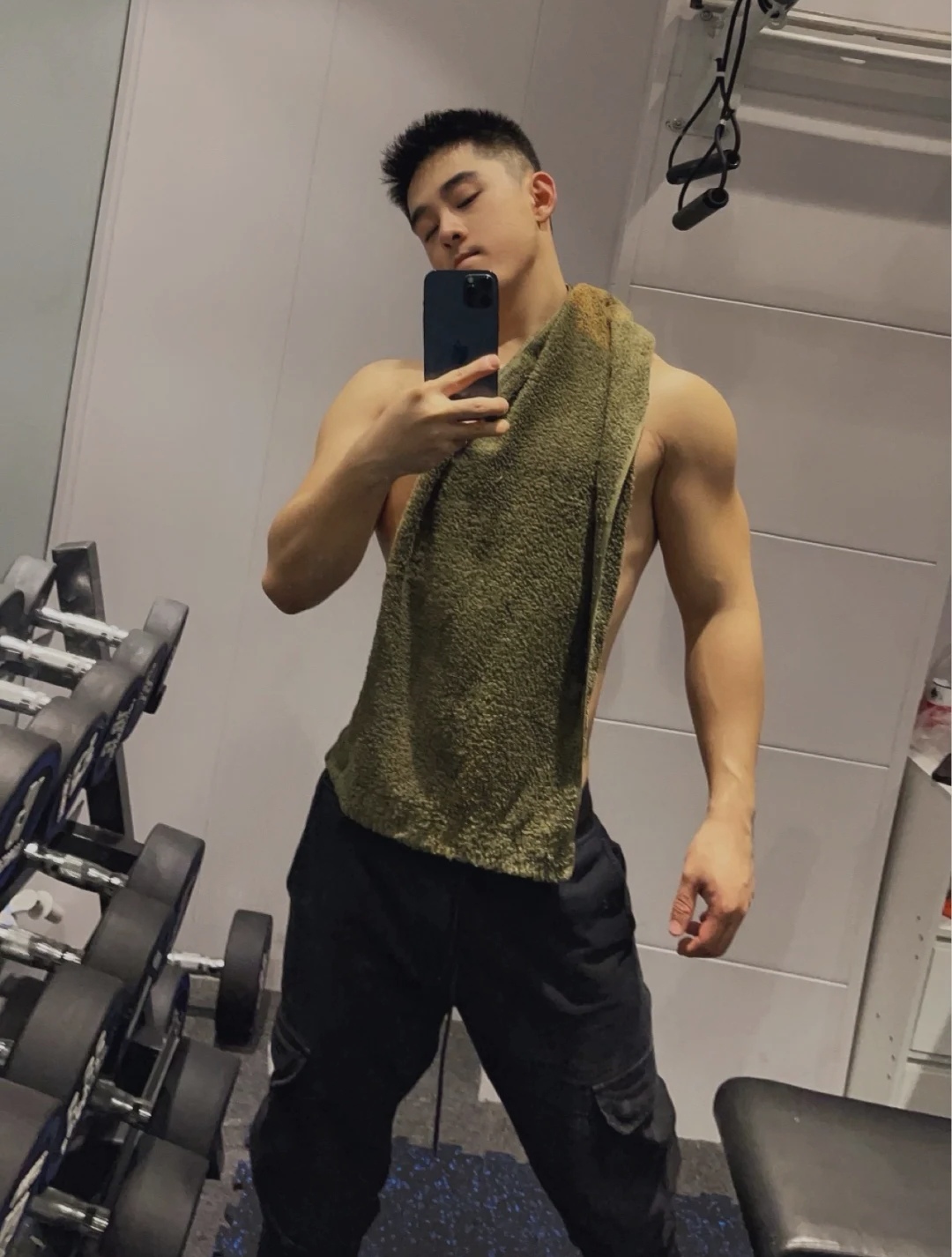 这枚浓眉大眼的肌肉小哥有点帅