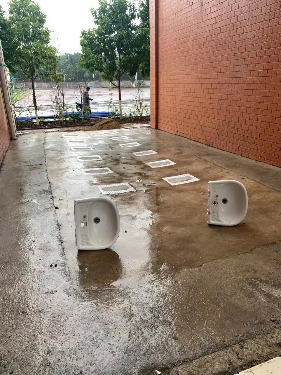 露天厕所