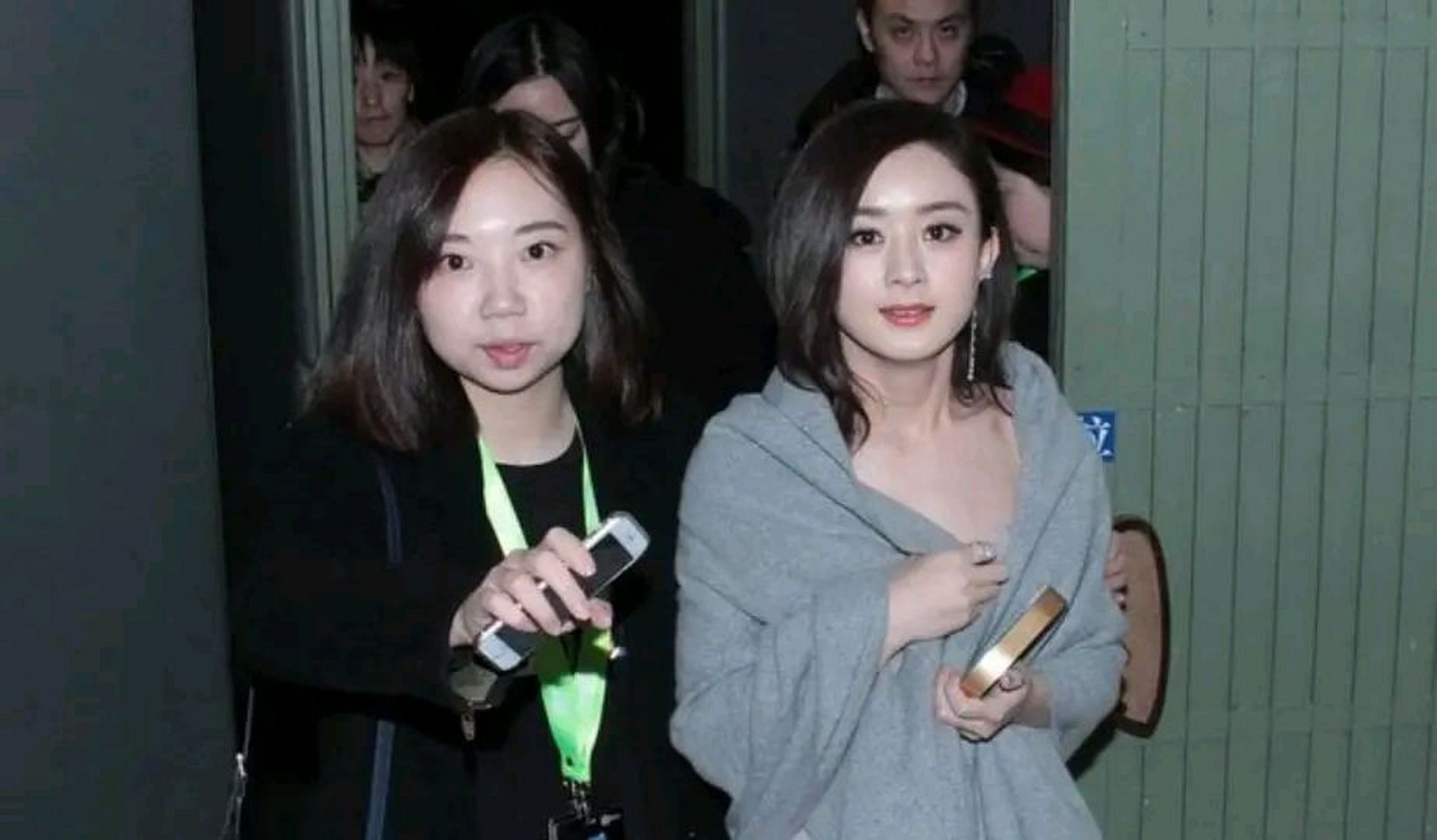 2014年,赵丽颖的前经纪人赫茹爆料说:"本来我不想管她了,当初是她自己