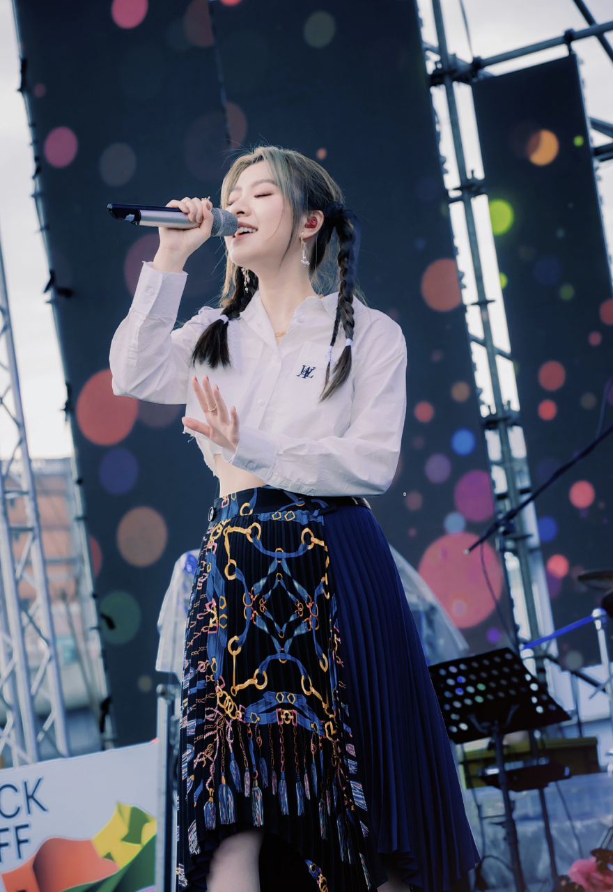 关诗敏小富婆,商演不断[打call]