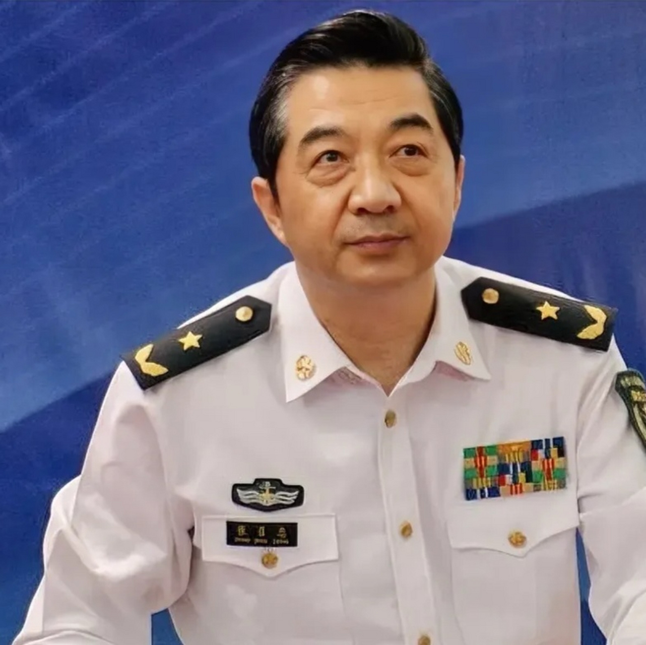 有一次,军事专家张召忠在节目中说:我是作为海军少将退役的,我的养老
