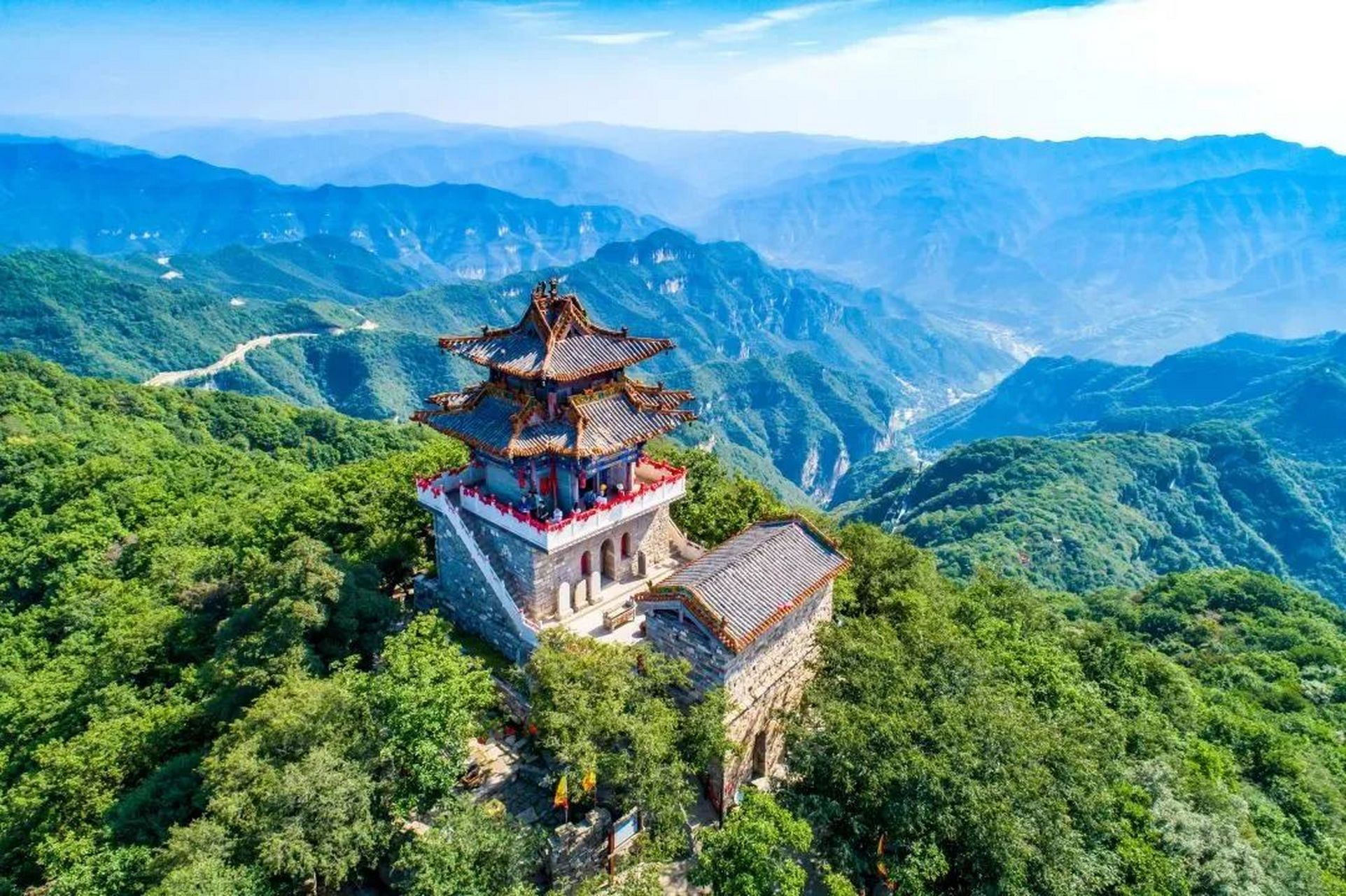 山西这座山与武当山齐名,风景独特,绿意满满,避暑好地方,这就是云丘山