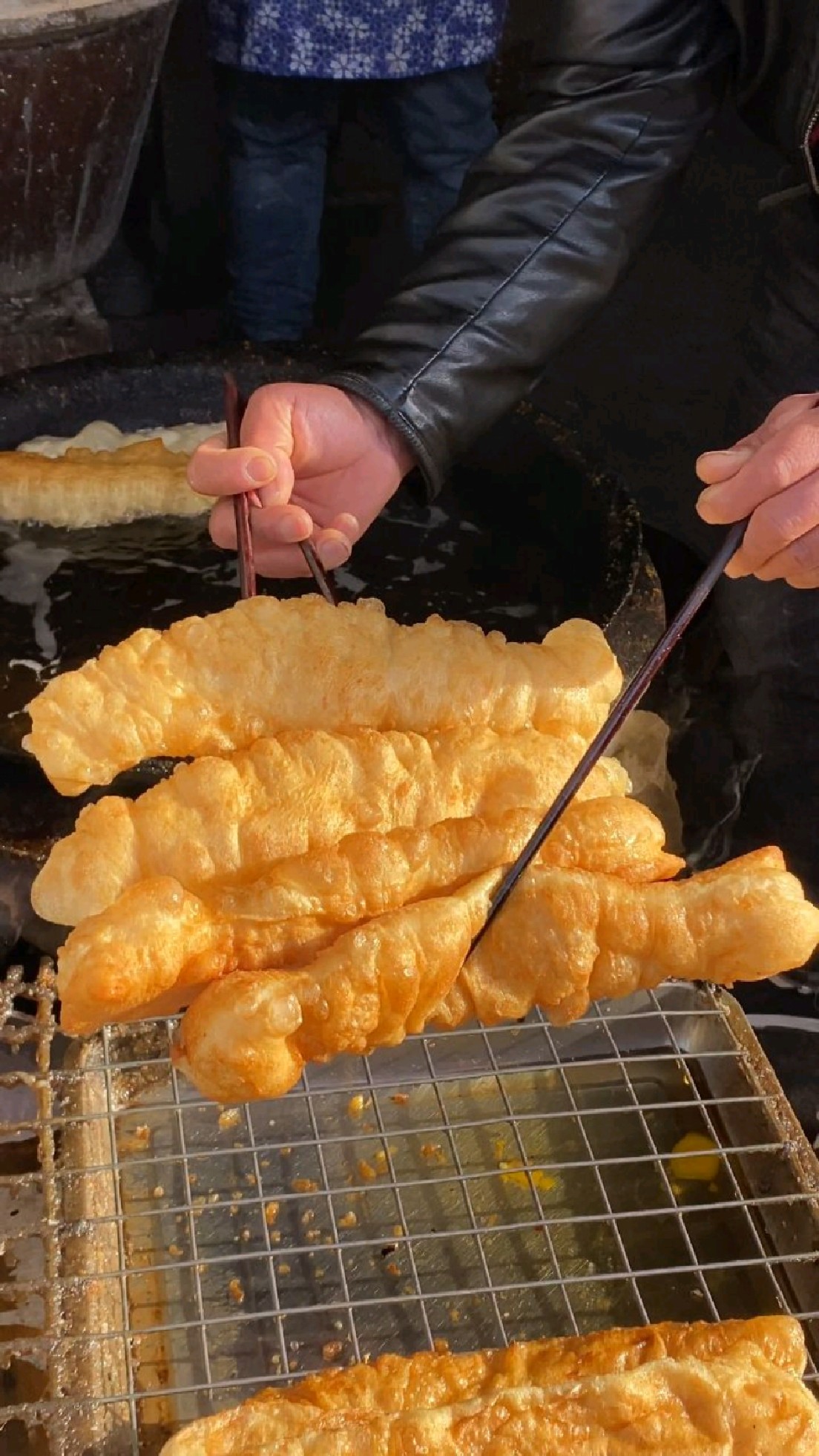 郑州王发展杠子油条做法