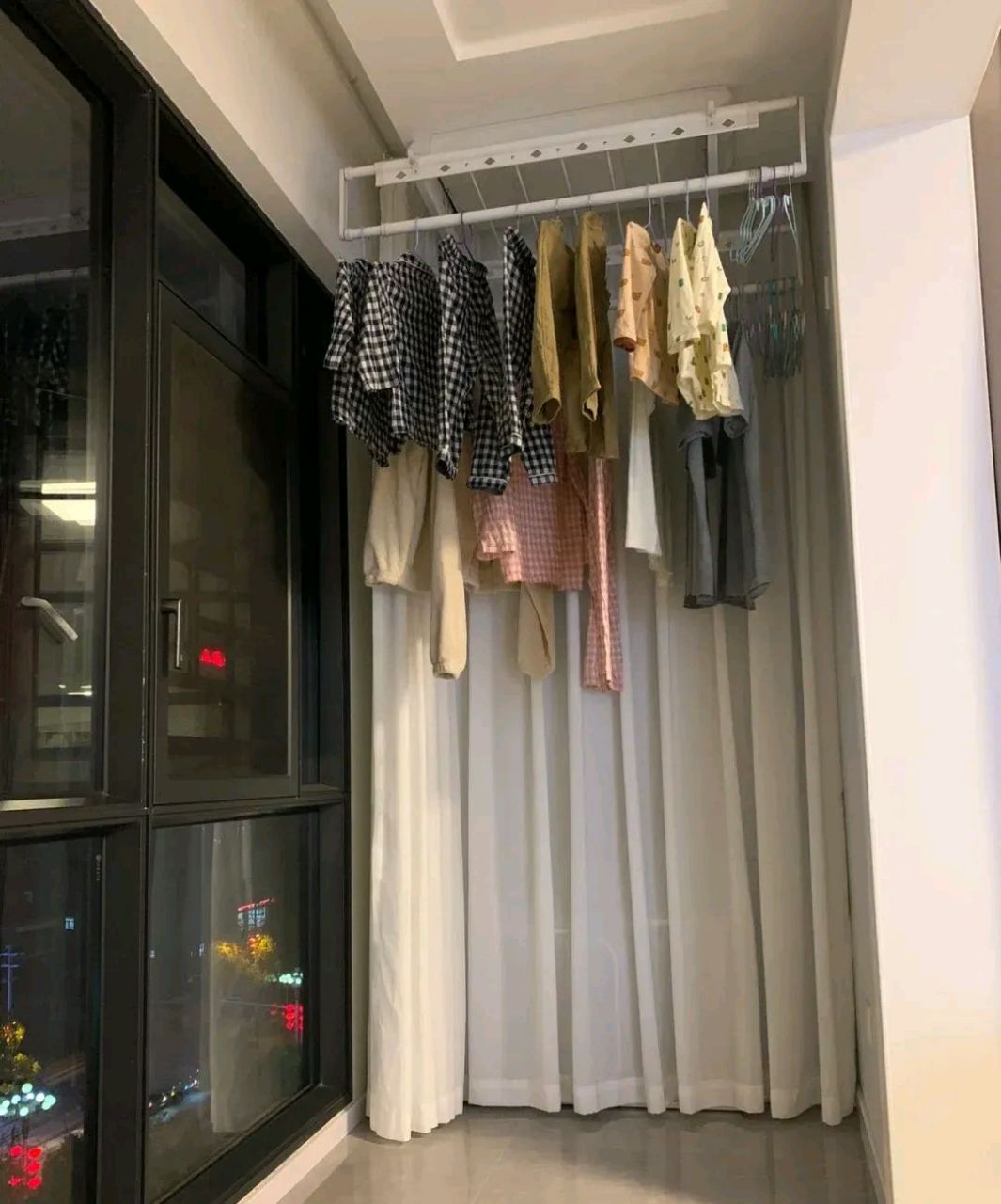 佩服老公的智慧,听他的搞了侧面晾衣架太香了.