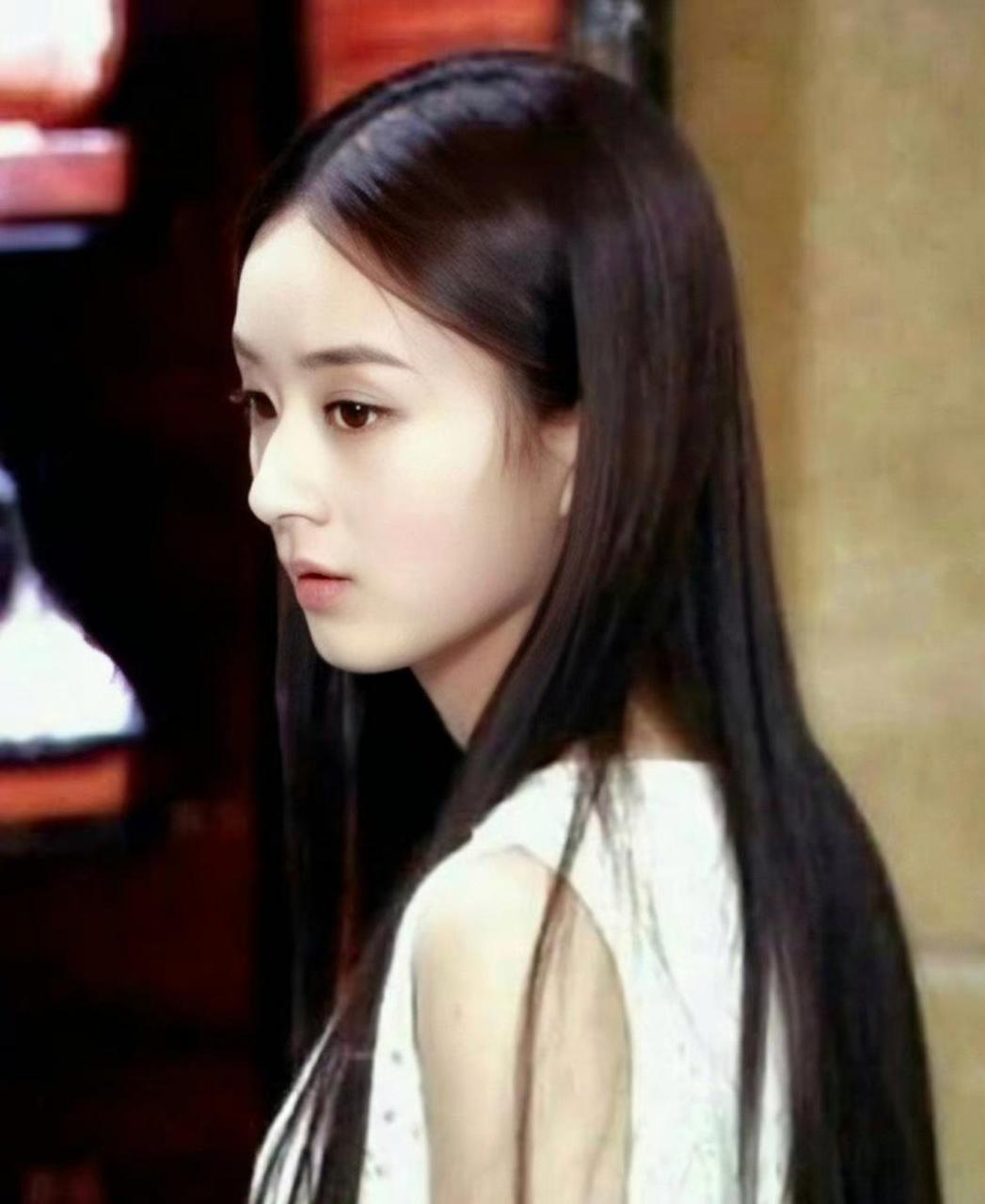 早期的赵丽颖真的好清纯,很适合长头发,像白月光一样,你们喜欢她吗?