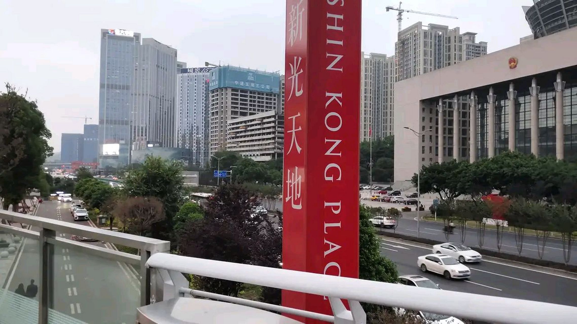 重庆新光天地,一个临近观音桥商圈的又一个商业中心,因为周边有多个