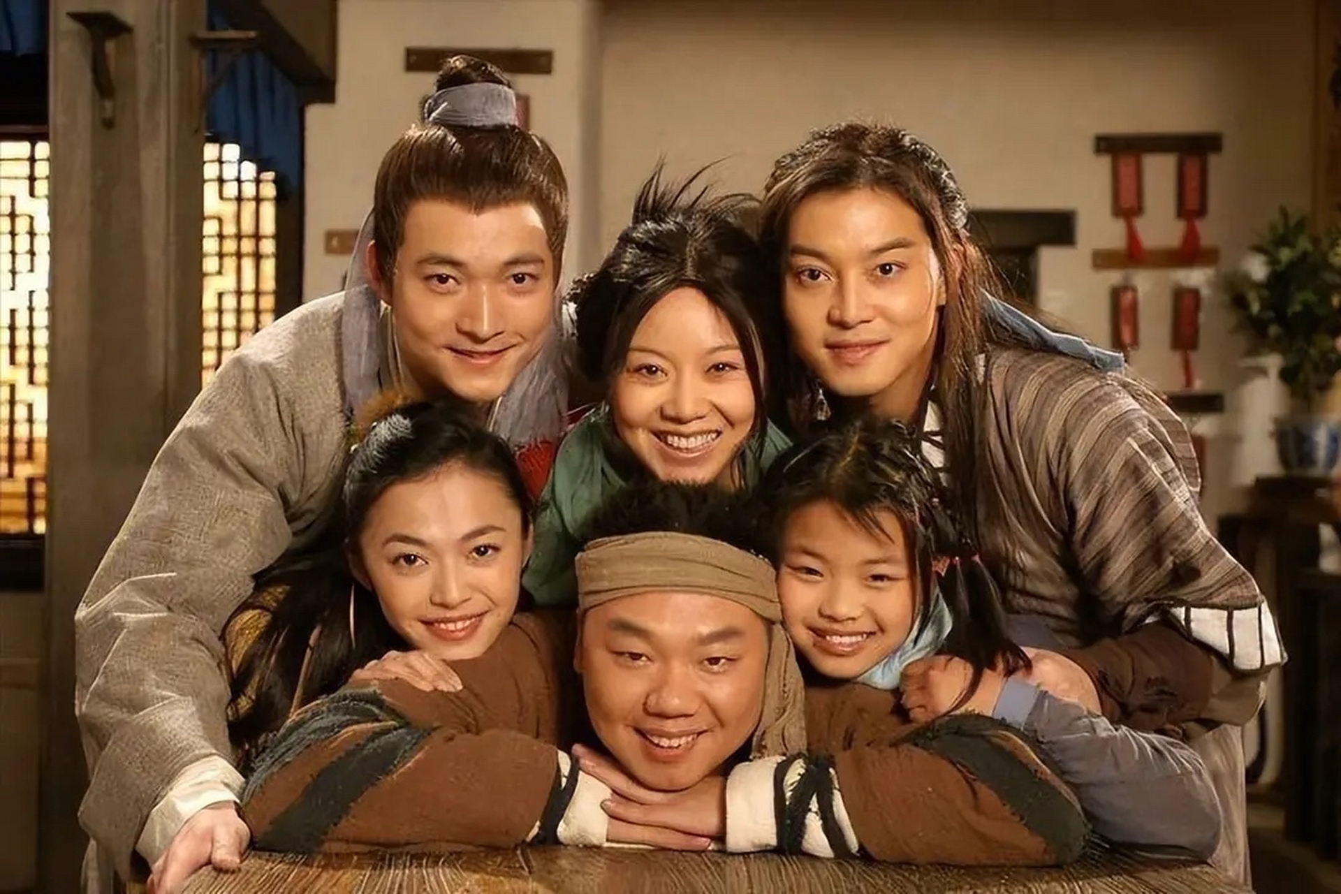 "整容式成长"莫小贝,曾被称为"最丑童星",网友:真是女大十八变