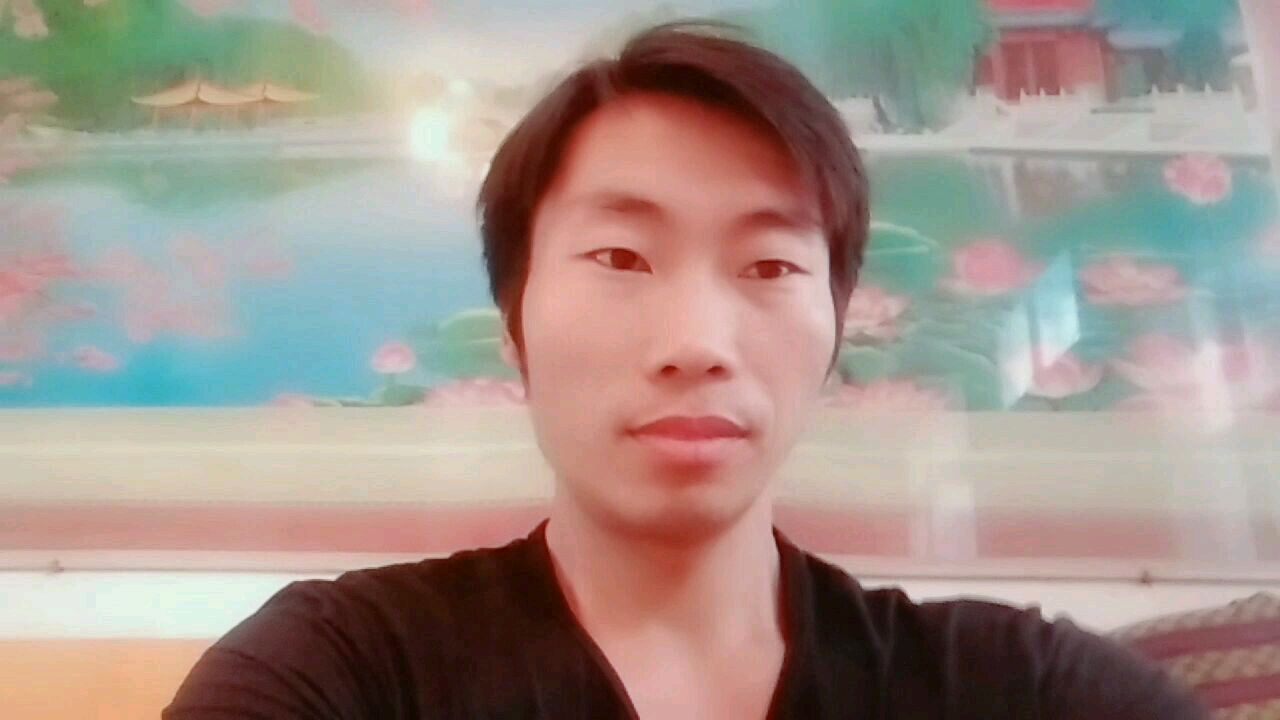 鸡蛋韭菜馅的饺子,配上自己做的葡萄酒,堪称完美