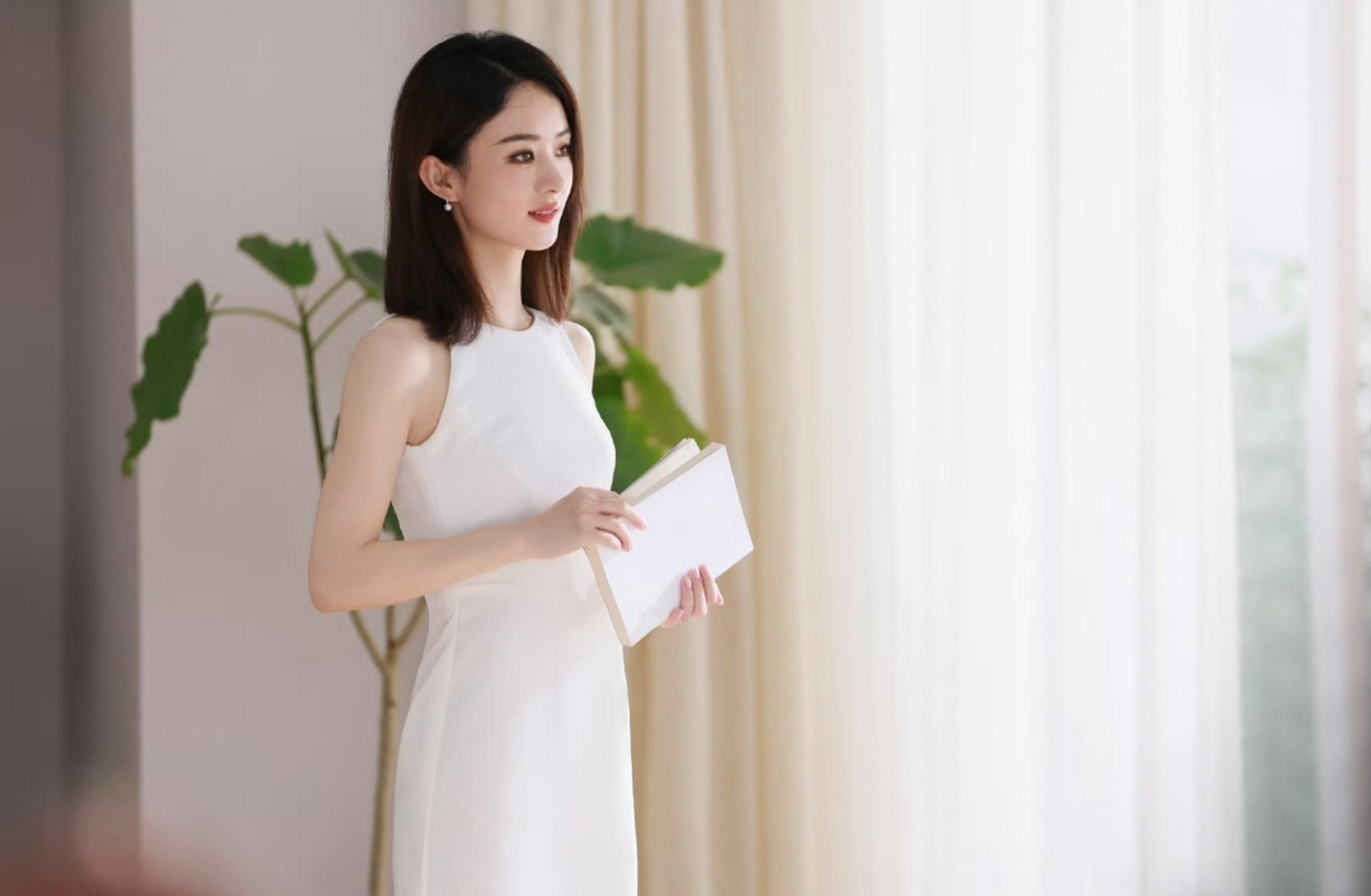 赵丽颖白色连衣裙这个造型好温柔啊 #赵丽颖