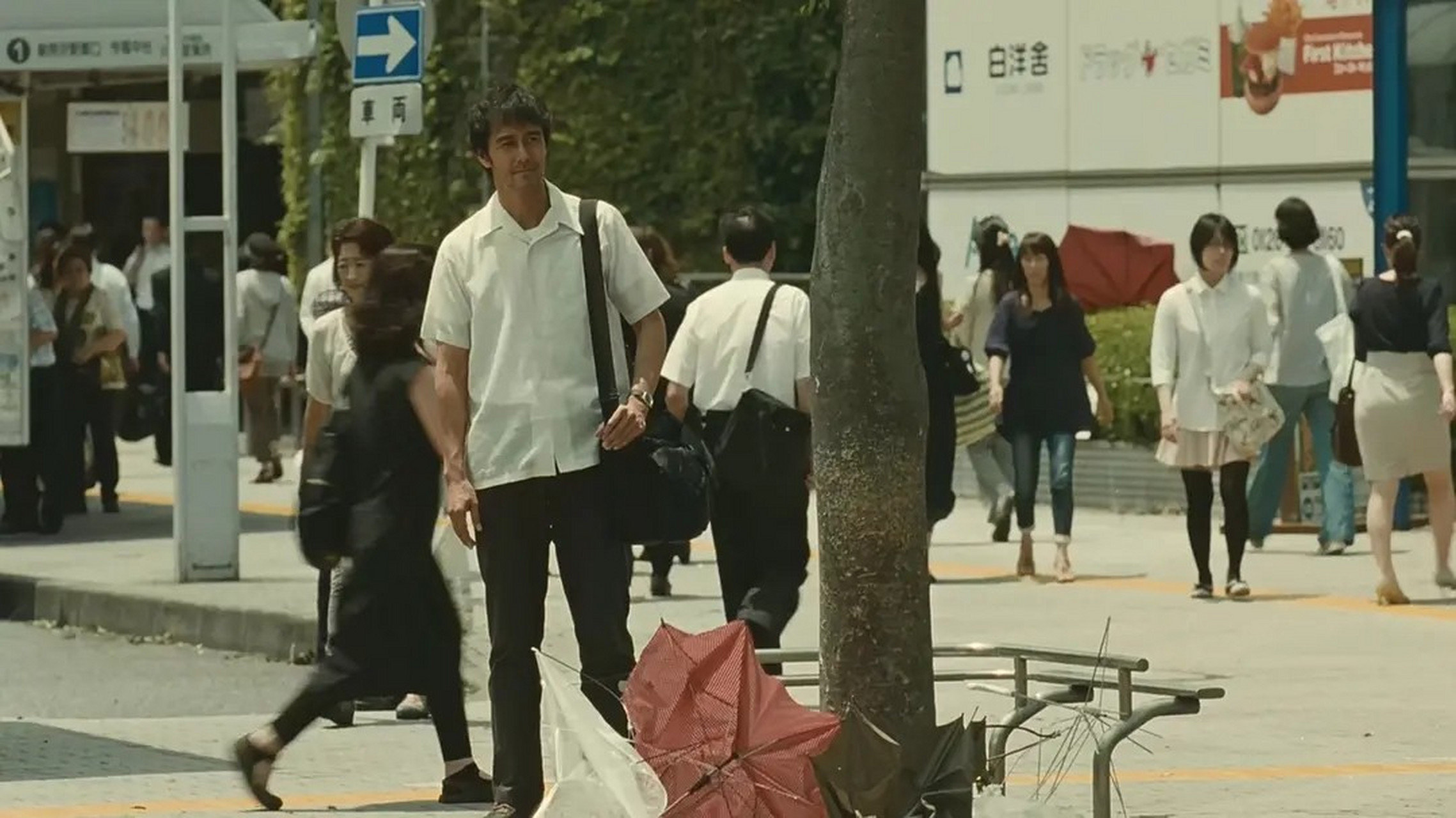 《比海更深》是一部我喜欢的关于生活的电影,平凡生活至于贫困的家庭