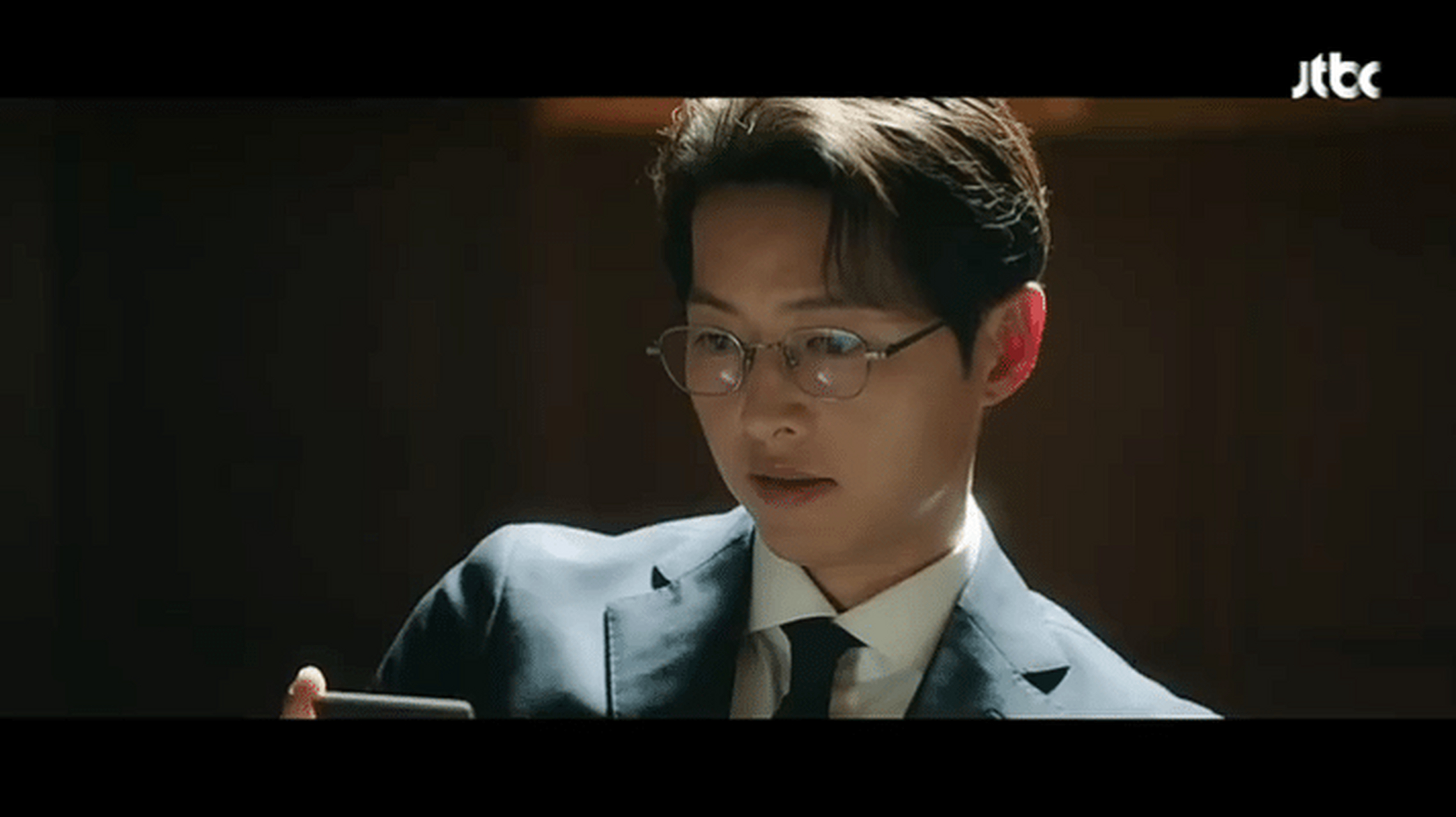 宋仲基新剧《财阀家的小儿子》剧照新鲜出炉,快来看帅哥,从名字来看这