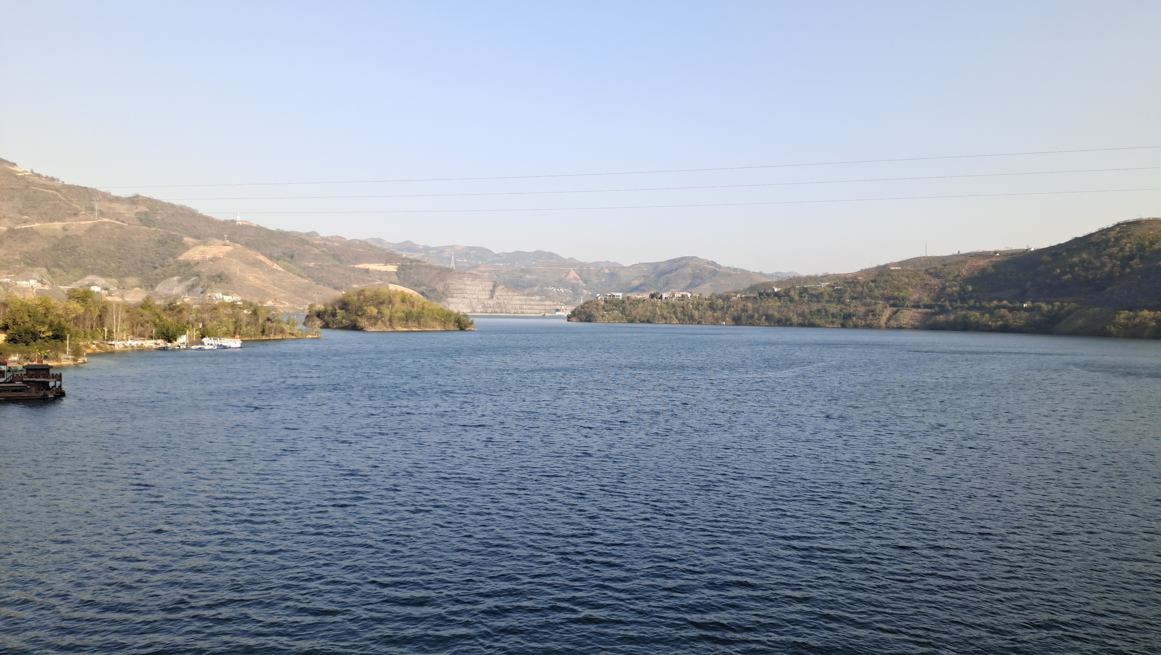 北盘江董箐水电站位于贵州省镇宁县与贞丰县交界的北盘江