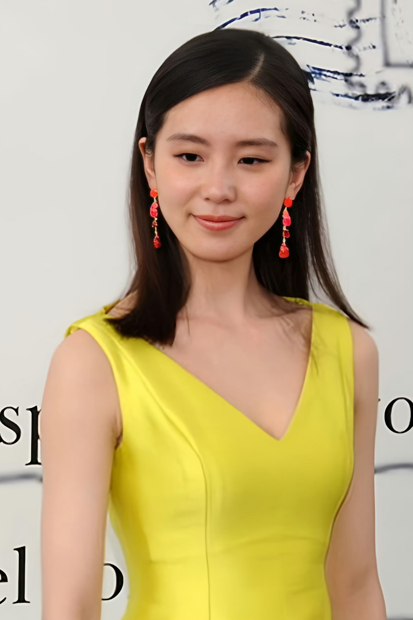 刘诗诗黄裙生图写