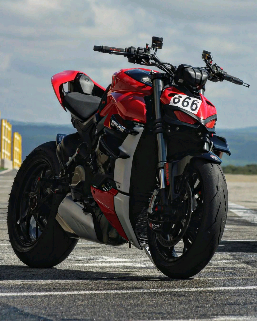 杜卡迪街霸#摩托车