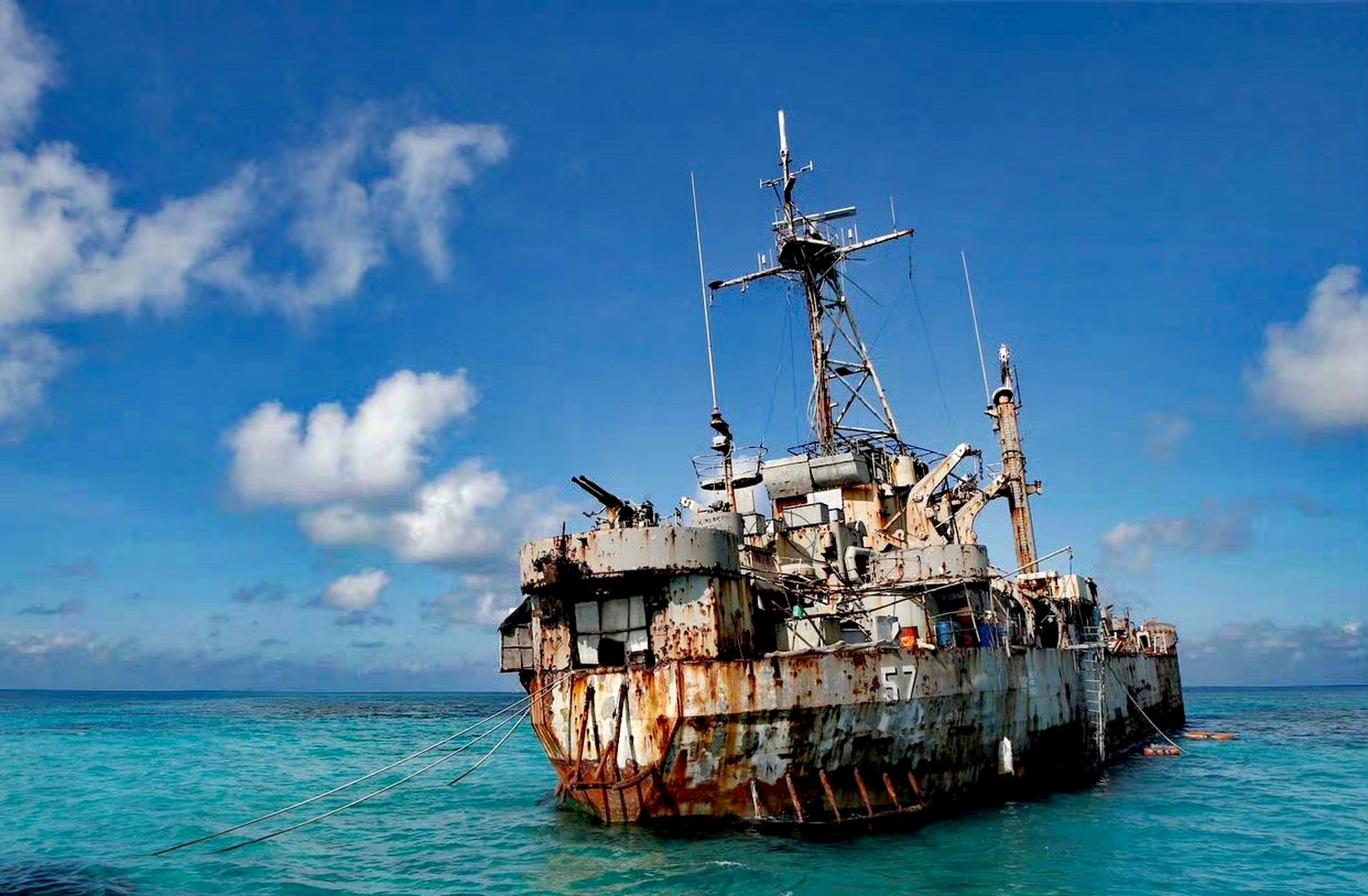 舰船欣赏:菲律宾马德雷山号登陆舰,该舰原是美国二战坦克登陆舰,20几