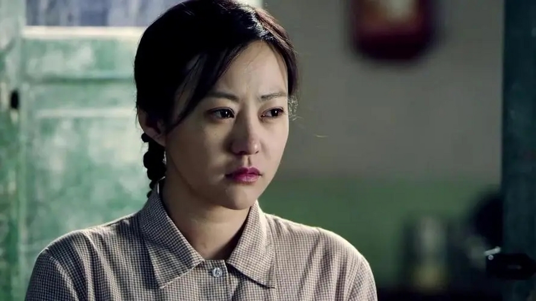 《情满四合院》这部电视剧是由何冰老师主演的70年代的时代爱情剧