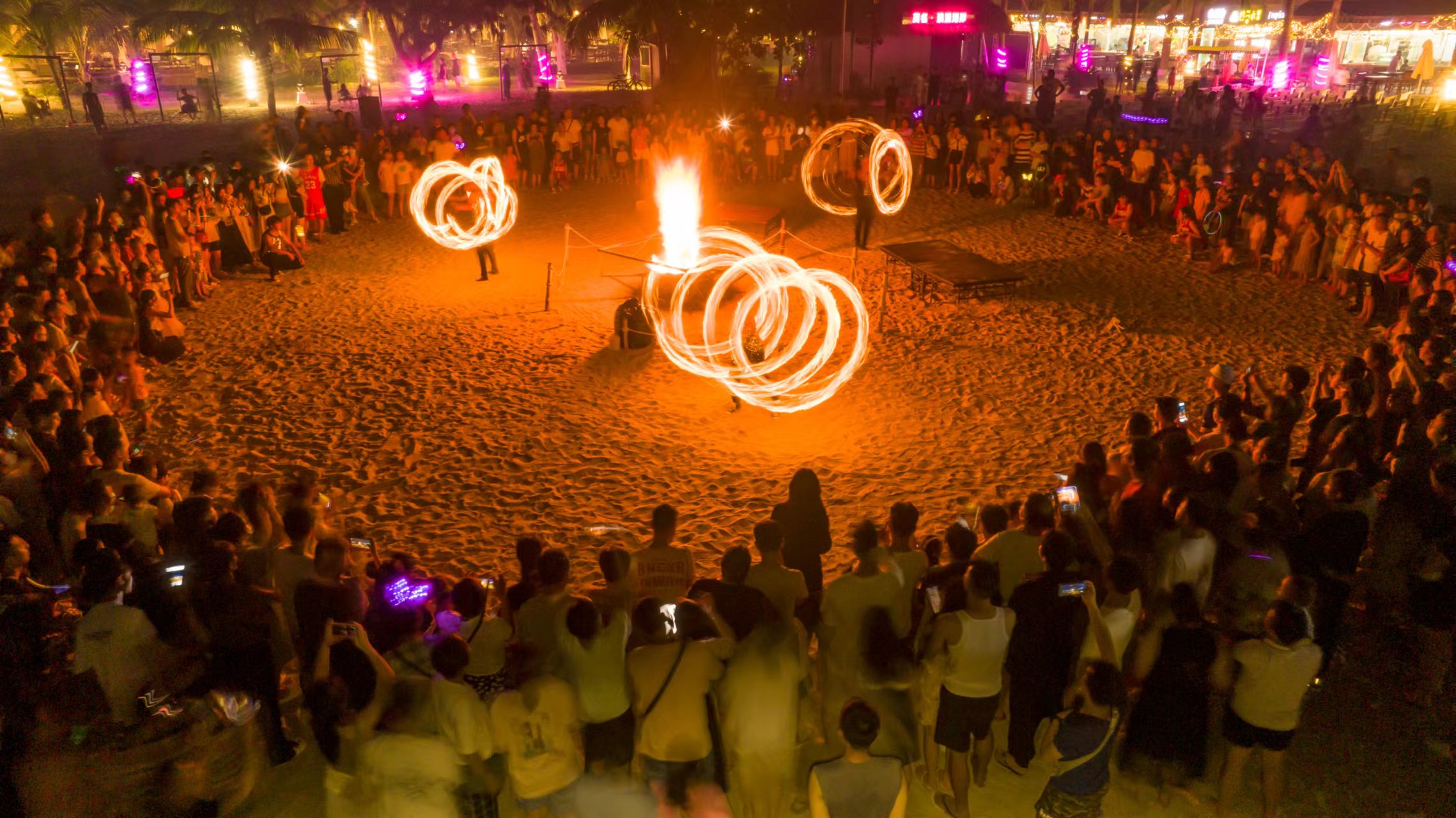 海边的篝火晚会,你心动了吗?