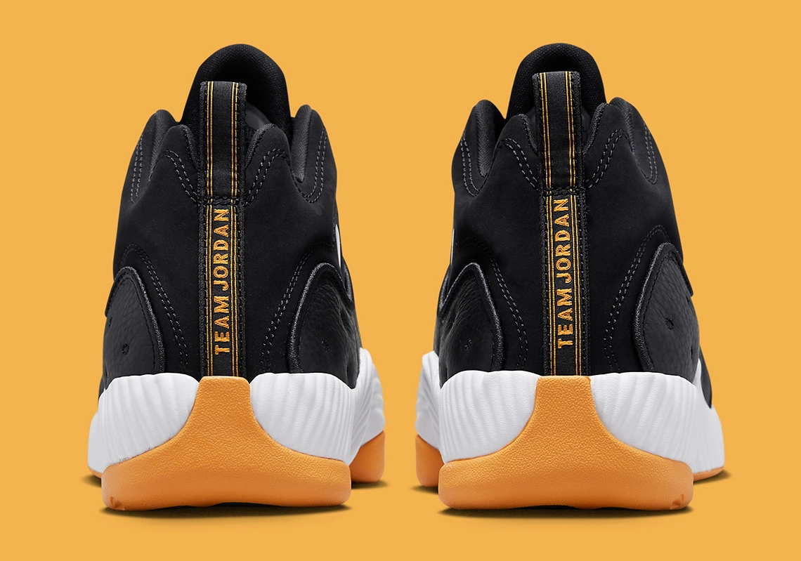 jordan jumpman team ii "black/taxi"亮相