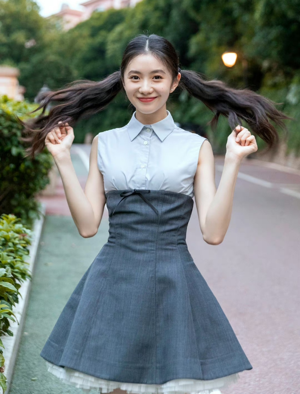 刘浩存录节目,外拍照片还以为是张雪迎,后期p图有点过头了,她的衣服也