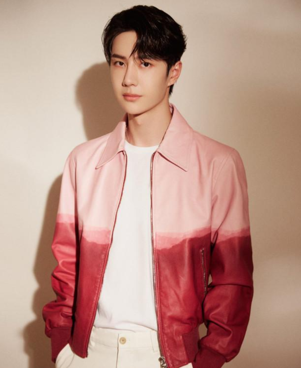 张哲瀚《维和警察》肤色升级,合照下意识动作好评