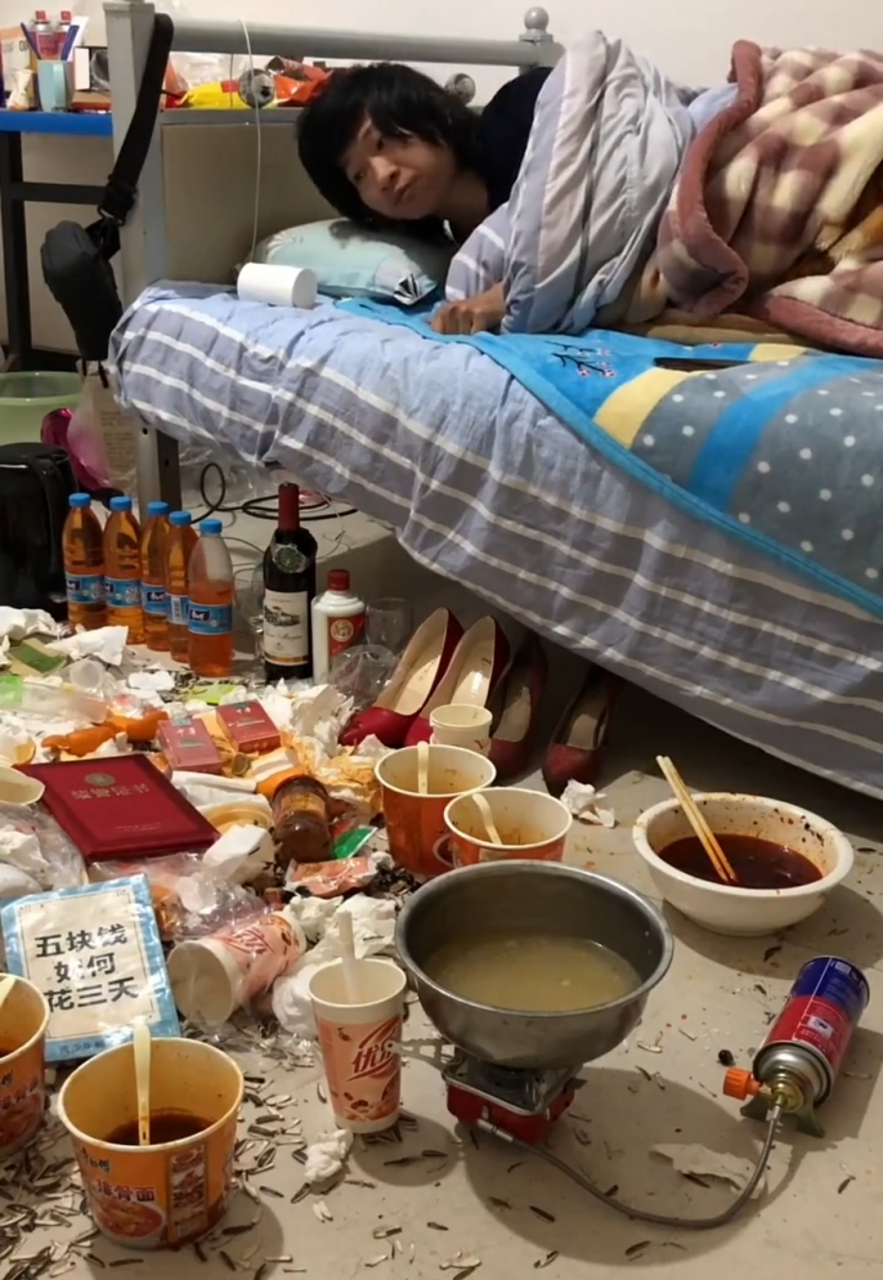 有些女生在外面光鲜亮丽,家里却脏乱差!