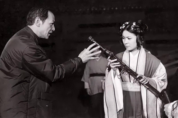 香港演员方平 曾是情场浪子 却与鲍起静恩爱不离